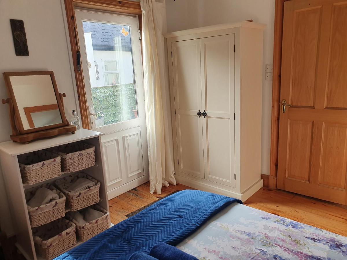 Cosy Self Contained Cottage With Stunning Views Killaloe Eksteriør billede